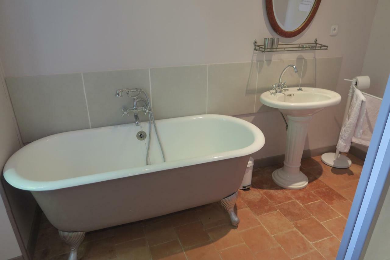 Bed and Breakfast Le Domaine De Fraissinet Ouveillan Exterior foto