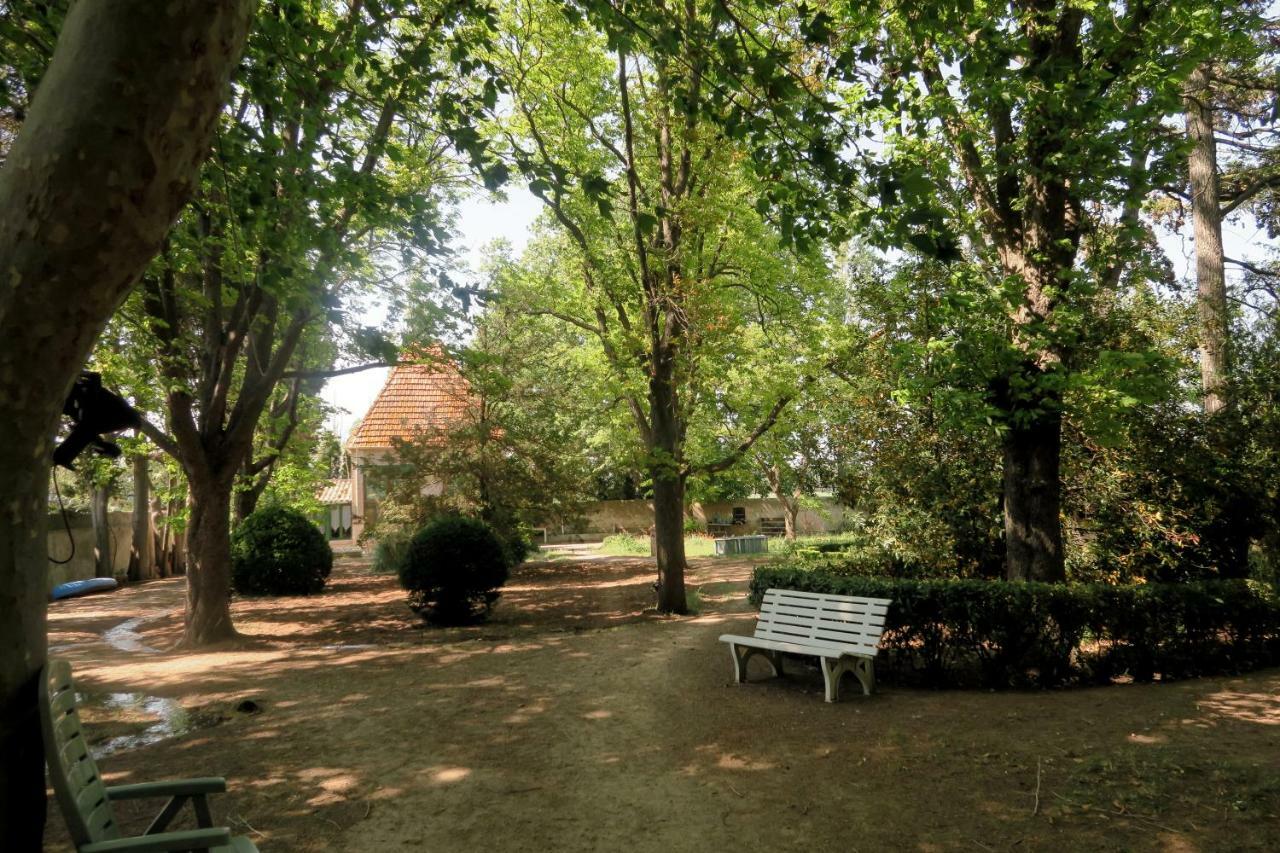 Bed and Breakfast Le Domaine De Fraissinet Ouveillan Exterior foto