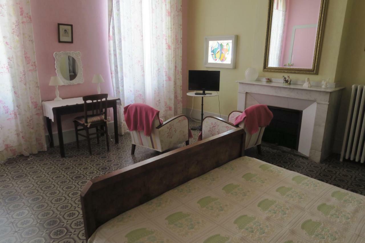 Bed and Breakfast Le Domaine De Fraissinet Ouveillan Exterior foto
